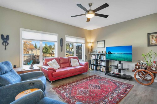4633 48 Street, Sylvan Lake, AB - Indoor Photo Showing Living Room