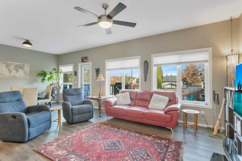 4633 48 Street, Sylvan Lake, AB - Indoor Photo Showing Living Room