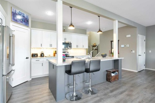 4633 48 Street, Sylvan Lake, AB - Indoor Photo Showing Kitchen With Upgraded Kitchen