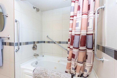4413 Embury Crescent, Red Deer, AB - Indoor Photo Showing Bathroom
