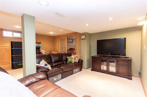 4413 Embury Crescent, Red Deer, AB - Indoor Photo Showing Living Room