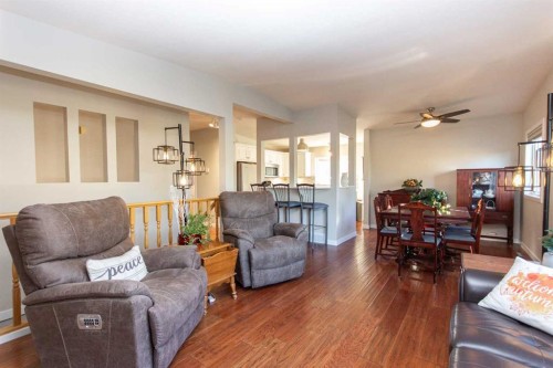 4413 Embury Crescent, Red Deer, AB - Indoor Photo Showing Living Room