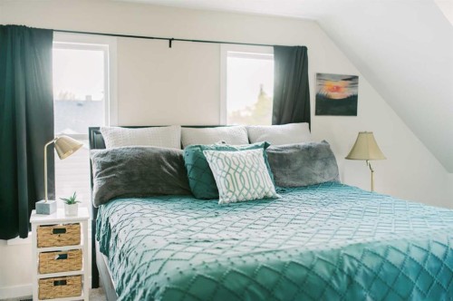 5013 57 Street, Stettler, AB - Indoor Photo Showing Bedroom