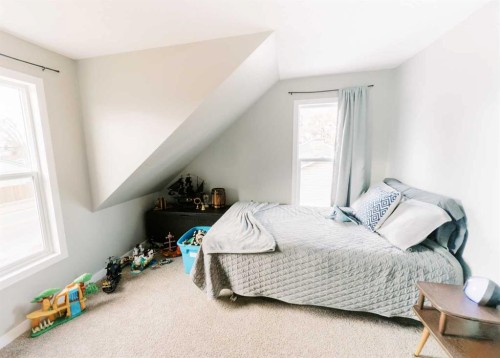 5013 57 Street, Stettler, AB - Indoor Photo Showing Bedroom