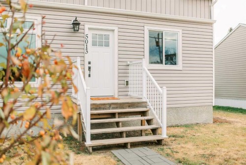 5013 57 Street, Stettler, AB - Outdoor With Exterior