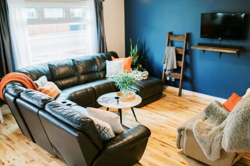 5013 57 Street, Stettler, AB - Indoor Photo Showing Living Room