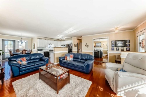 4514 54A Ave Cres, Innisfail, AB - Indoor Photo Showing Living Room