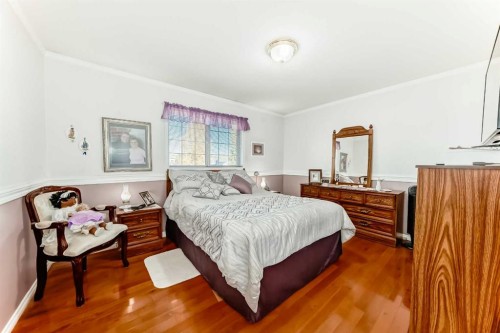 4514 54A Ave Cres, Innisfail, AB - Indoor Photo Showing Bedroom