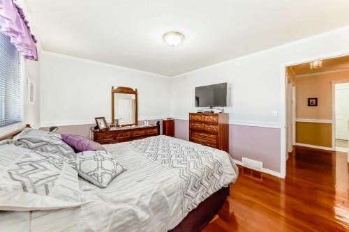 4514 54A Ave Cres, Innisfail, AB - Indoor Photo Showing Bedroom