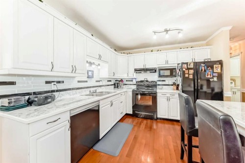 4514 54A Ave Cres, Innisfail, AB - Indoor Photo Showing Kitchen