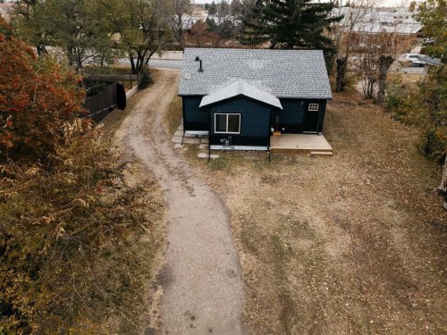 5910 50 Avenue, Stettler, AB - Outdoor