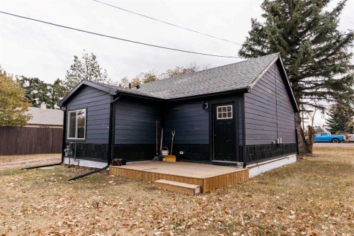 5910 50 Avenue, Stettler, AB - Outdoor