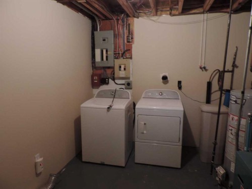 Rr30, Rural Ponoka County, AB - Indoor Photo Showing Laundry Room
