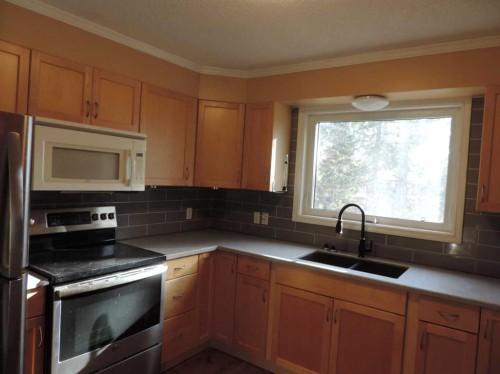 Rr30, Rural Ponoka County, AB - Indoor Photo Showing Kitchen With Double Sink