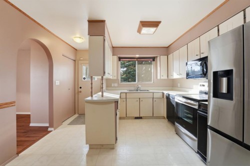20 Allsop Close, Red Deer, AB - Indoor Photo Showing Kitchen With Double Sink
