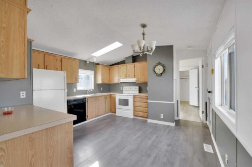 1911 20 Street, Delburne, AB - Indoor Photo Showing Kitchen
