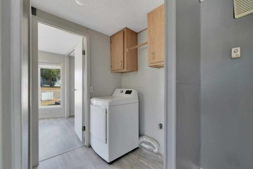 1911 20 Street, Delburne, AB - Indoor Photo Showing Laundry Room