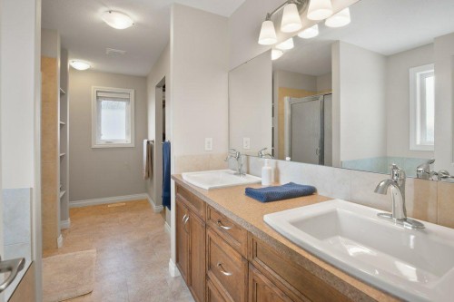 125 Traptow Close, Red Deer, AB - Indoor Photo Showing Bathroom