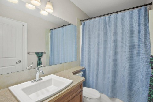 125 Traptow Close, Red Deer, AB - Indoor Photo Showing Bathroom