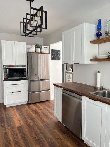 4313 53A Street, Wetaskiwin, AB - Indoor Photo Showing Kitchen