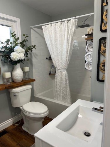 4313 53A Street, Wetaskiwin, AB - Indoor Photo Showing Bathroom