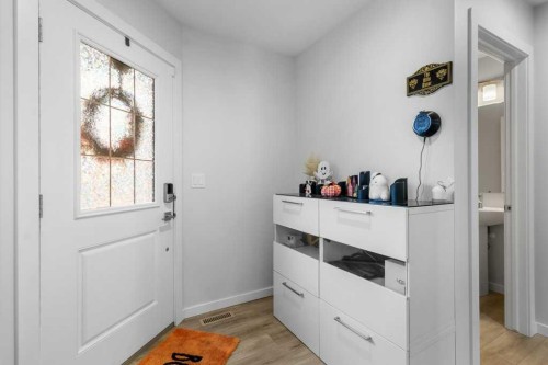 33 Earl Close, Red Deer, AB - Indoor Photo Showing Other Room