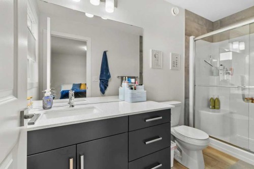 33 Earl Close, Red Deer, AB - Indoor Photo Showing Bathroom