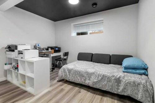 33 Earl Close, Red Deer, AB - Indoor Photo Showing Bedroom