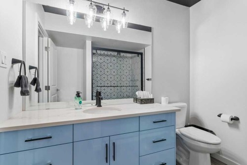 33 Earl Close, Red Deer, AB - Indoor Photo Showing Bathroom