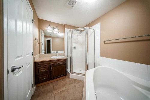 207-5040 53 Street, Sylvan Lake, AB - Indoor Photo Showing Bathroom