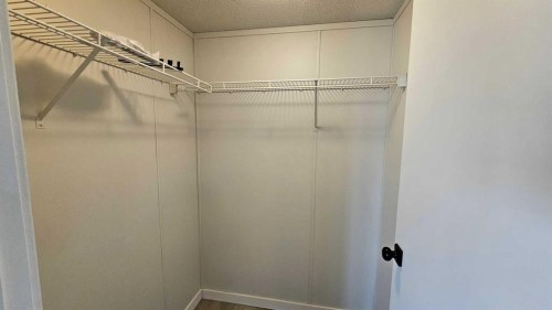 4404 Park Crescent, Coronation, AB - Indoor With Storage