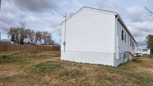4404 Park Crescent, Coronation, AB - Outdoor
