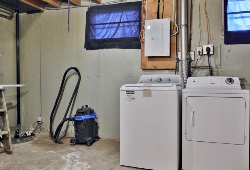 4616 46 Street, Camrose, AB - Indoor Photo Showing Laundry Room