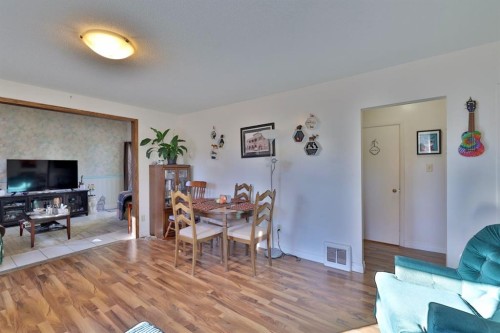 4616 46 Street, Camrose, AB - Indoor