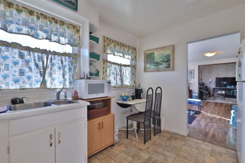 4616 46 Street, Camrose, AB - Indoor