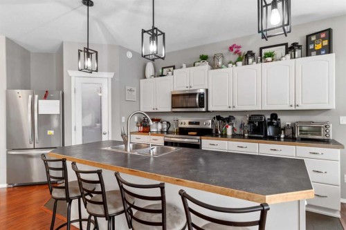 10 Fawn Meadows Crescent, Delburne, AB - Indoor Photo Showing Kitchen With Double Sink