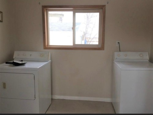 207 Vrolson Road, Bawlf, AB - Indoor Photo Showing Laundry Room