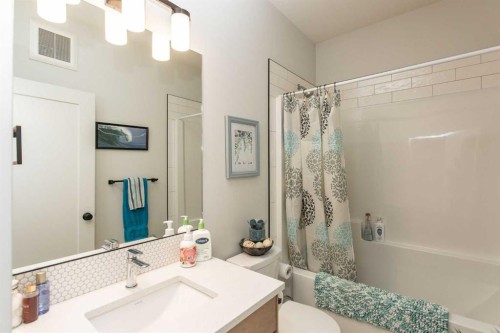 9 Aztec Street, Blackfalds, AB - Indoor Photo Showing Bathroom