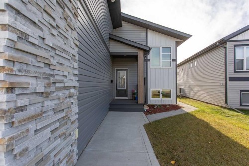 9 Aztec Street, Blackfalds, AB - Outdoor