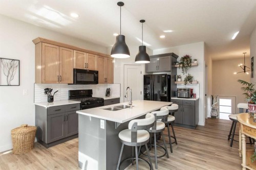 9 Aztec Street, Blackfalds, AB - Indoor Photo Showing Kitchen With Double Sink