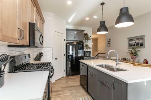 9 Aztec Street, Blackfalds, AB - Indoor Photo Showing Kitchen With Double Sink