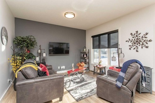 9 Aztec Street, Blackfalds, AB - Indoor Photo Showing Living Room