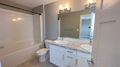 5 Iron Gate Boulevard, Sylvan Lake, AB - Indoor Photo Showing Bathroom
