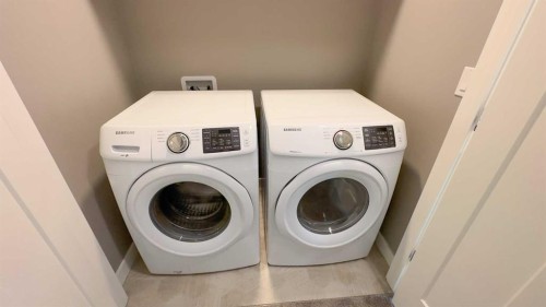 5 Iron Gate Boulevard, Sylvan Lake, AB - Indoor Photo Showing Laundry Room