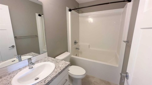 5 Iron Gate Boulevard, Sylvan Lake, AB - Indoor Photo Showing Bathroom
