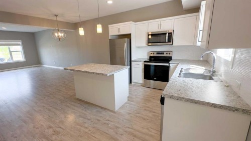 5 Iron Gate Boulevard, Sylvan Lake, AB - Indoor Photo Showing Kitchen With Upgraded Kitchen