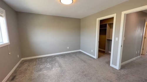 5 Iron Gate Boulevard, Sylvan Lake, AB - Indoor Photo Showing Other Room