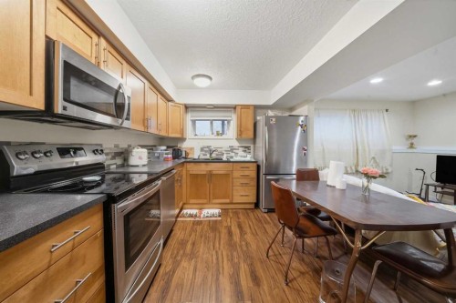 4706 43 Street, Sylvan Lake, AB - Indoor Photo Showing Kitchen