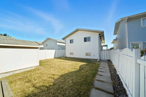4706 43 Street, Sylvan Lake, AB - Outdoor With Exterior