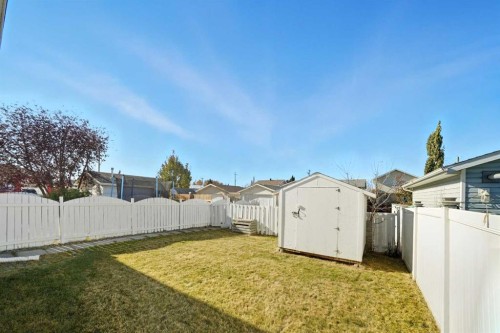 4706 43 Street, Sylvan Lake, AB - Outdoor